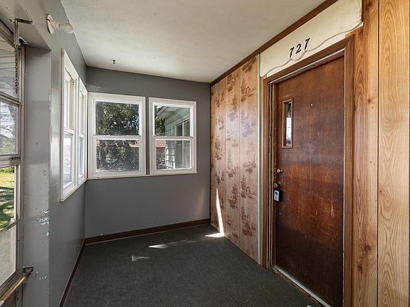 5th image of 727 N Fremont Avenue