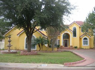 121 Cardinal Ln, Laredo, TX 78045