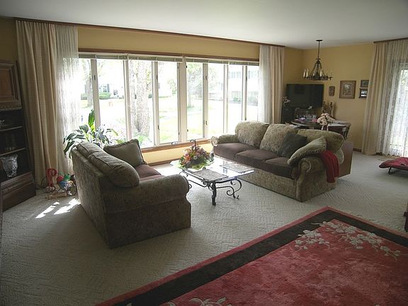 2nd image of 534 Raymond Ct
