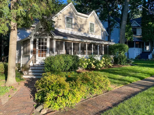 776 South Lakeshore DRIVE #R, Fontana, WI 53125