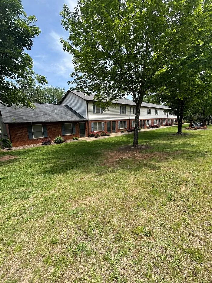 2 bed, 1.5 bath, $1,195 — Photo 1