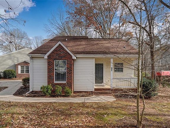 4th image of 720 Meadowgreen Village Dr