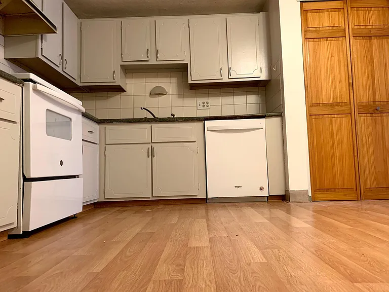 53 Swanson Ct #22C — Photo 10