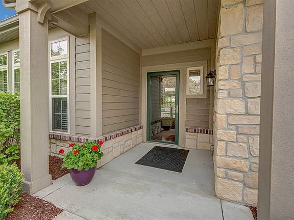 3rd image of 909 Dublin Dr