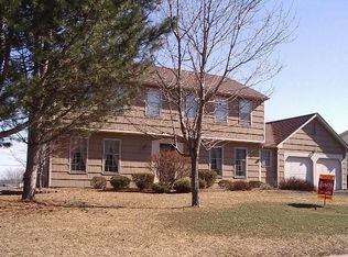 4 Bent Oak Trl, Fairport, NY 14450