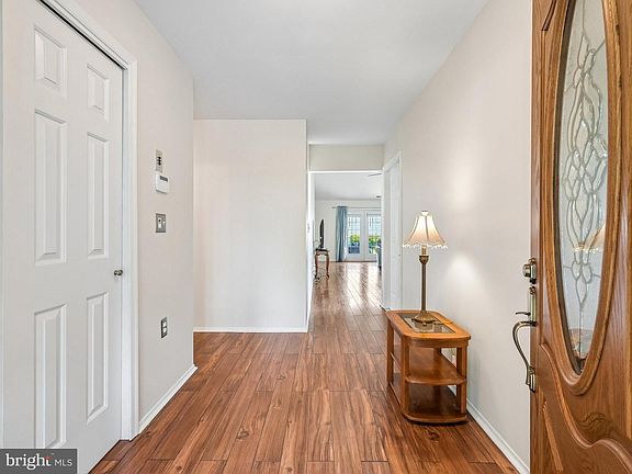 4th image of 102 Deep Hollow Cir