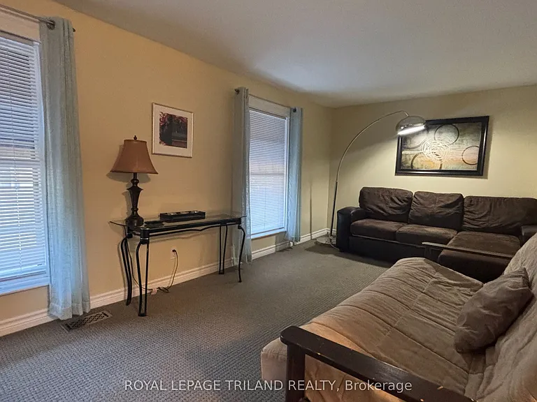 279 Charlotte St #UPPER — Photo 9