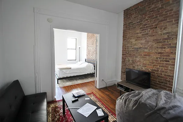 Rented by Julianna Realty Corp | media 18