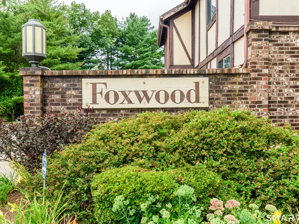 215 Foxwood Lane #215, Milford, CT 06461