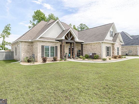 3rd image of 240 Flat Shoal Dr