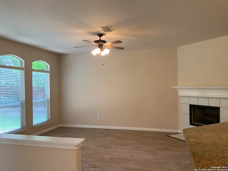 517 Thurber Dr — Photo 9