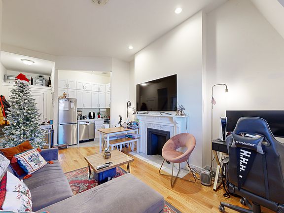 4th image of 152 W 76th St #Penthouse A