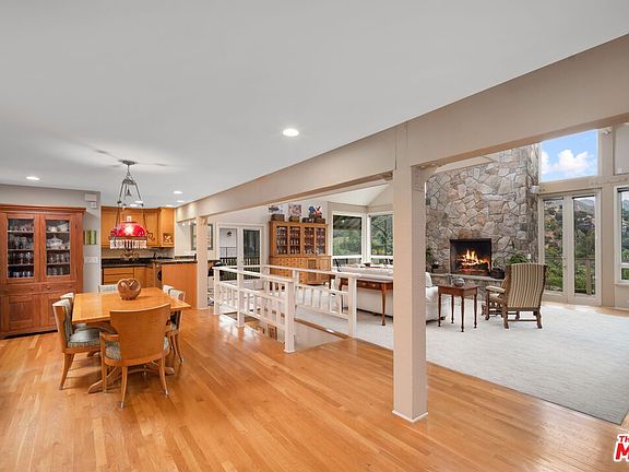 4th image of 2090 Lakeshore Dr