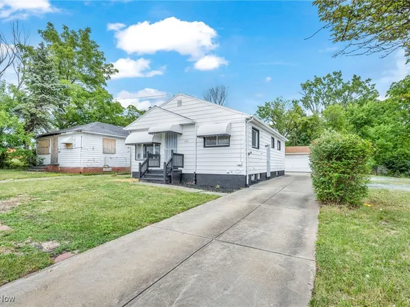 4541 Lee Rd, Cleveland, OH 44128