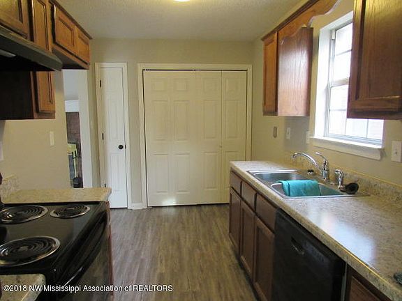 3rd image of 7036 Tudor Ln