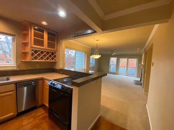 4970 SW Landing Dr APT 301, Portland, OR 97239