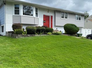 22 Jade Ln, Cherry Hill, NJ 08002