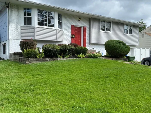 22 Jade Ln, Cherry Hill, NJ 08002