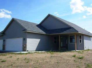 8777 Fairhill Ln, Monticello, MN 55362