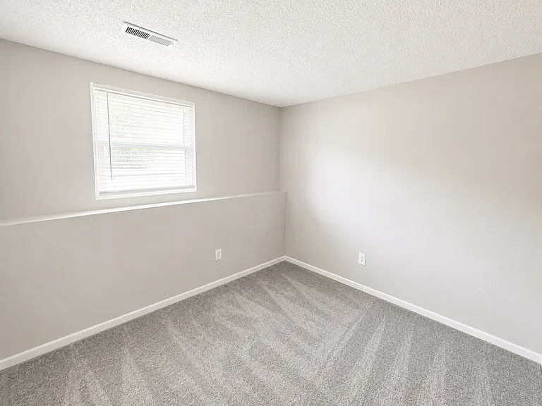 403 NE Westwind Dr #B — Photo 13
