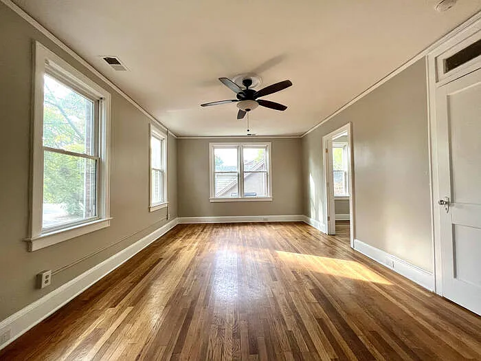 319 Howard St — Photo 13