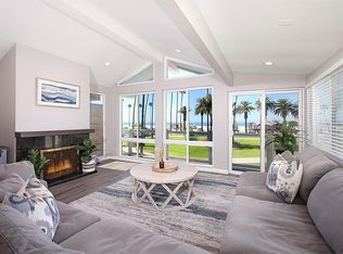 806 E Oceanfront APT B, Newport Beach, CA 92661
