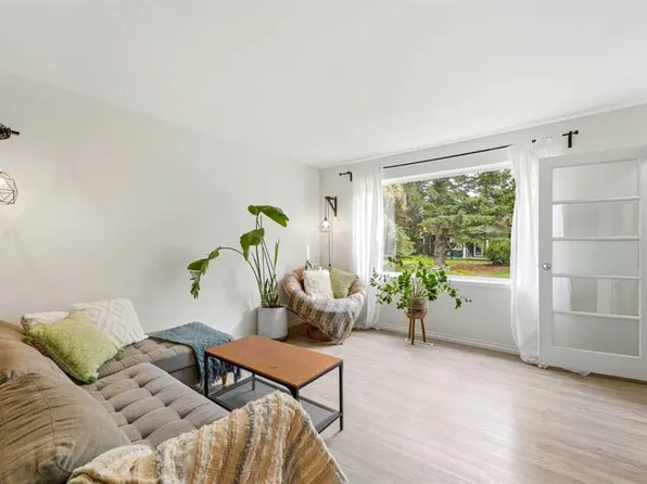 442 N Regal Park NE, Calgary, AB T2E 0S6