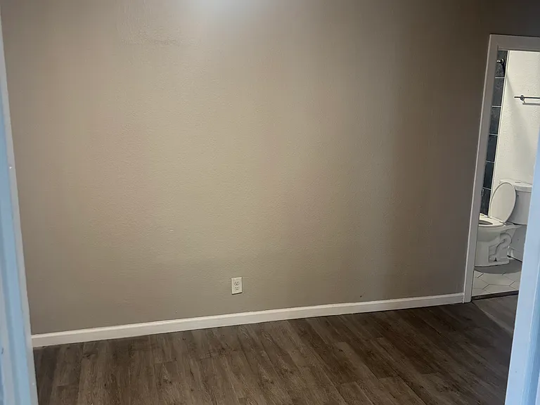 401 W Elmira St #102 — Photo 7