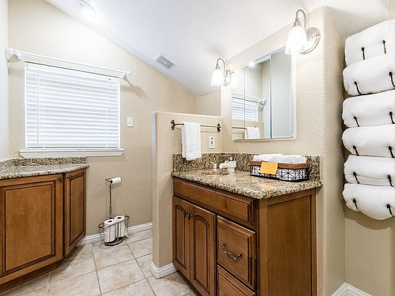 4th image of 2020 Crestmeadow St #B
