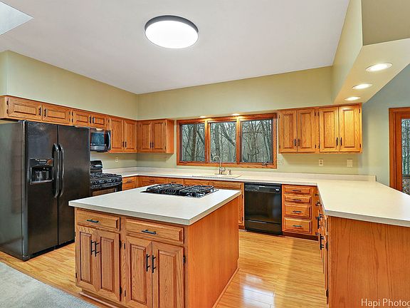 4th image of 1407 West Dr