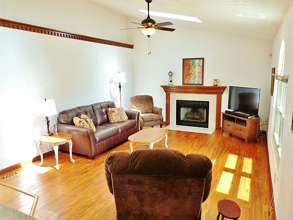 4th image of 153 Roswell Pl