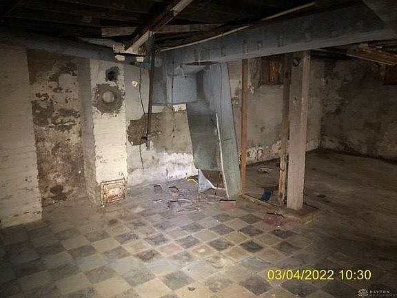 5th image of 2044 Eastview Ave