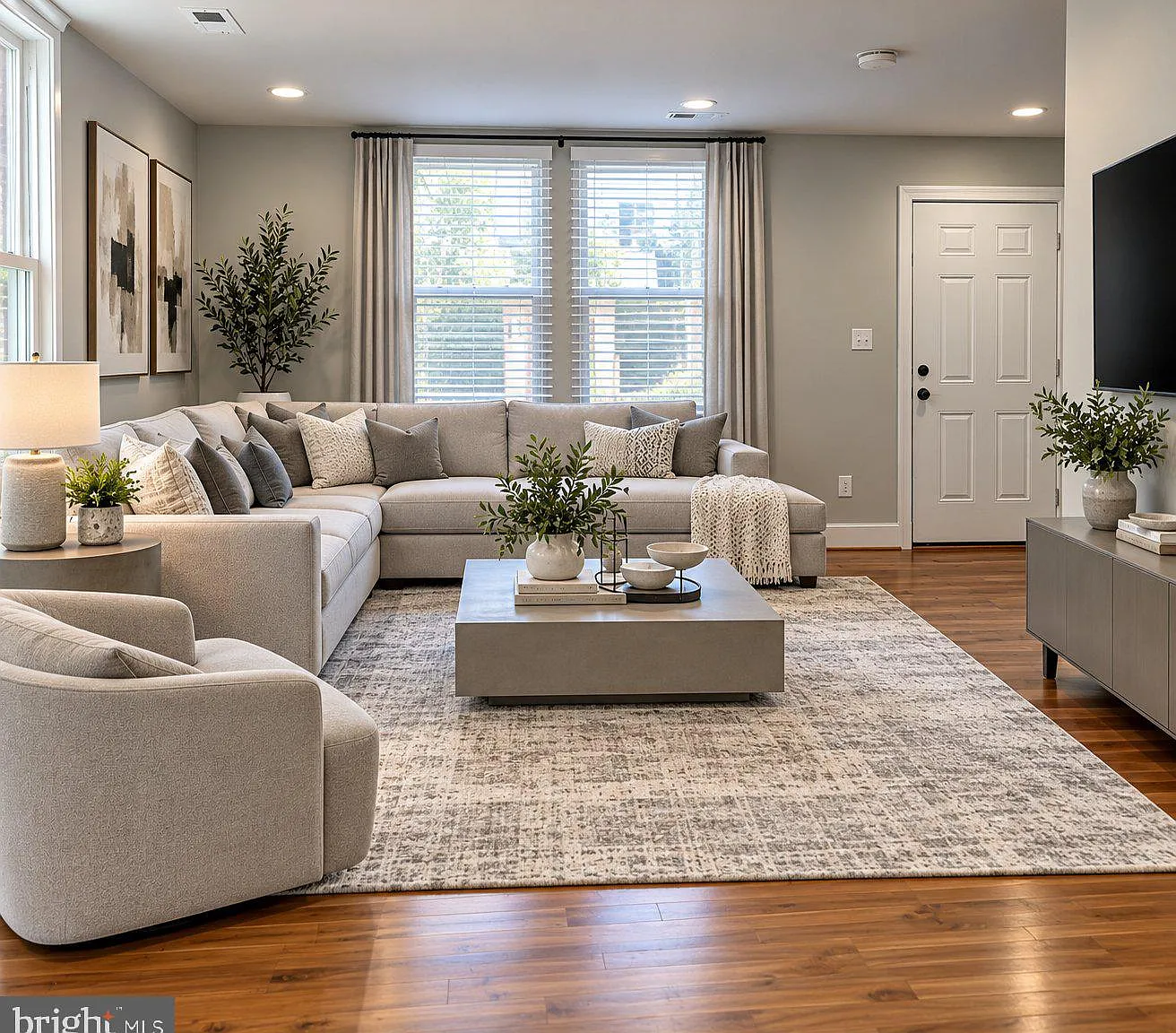 5 bed, 2.5 bath, 1990 sqft, $6,400 — Photo 3