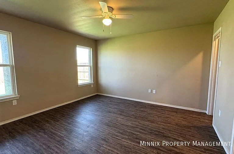 2425 N Ave N — Photo 13