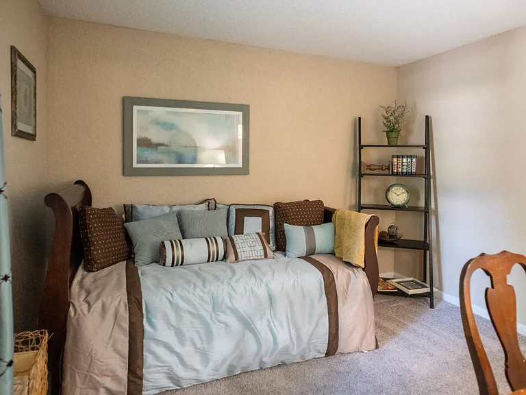 The Summit Apartments — Photo 7