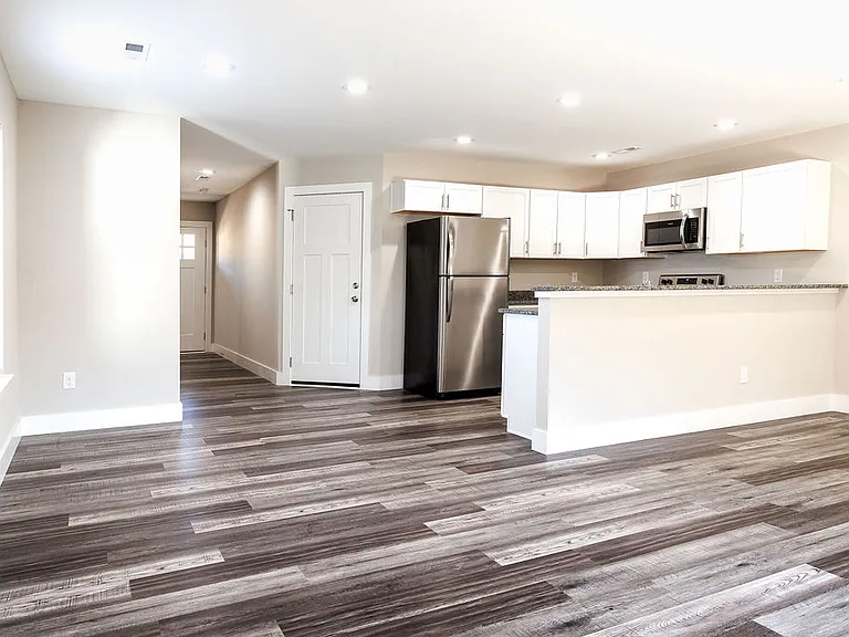 516 Nova Ln — Photo 2
