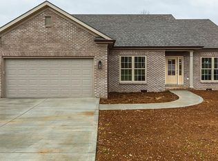 616 Oxford Rd, Versailles, KY 40383