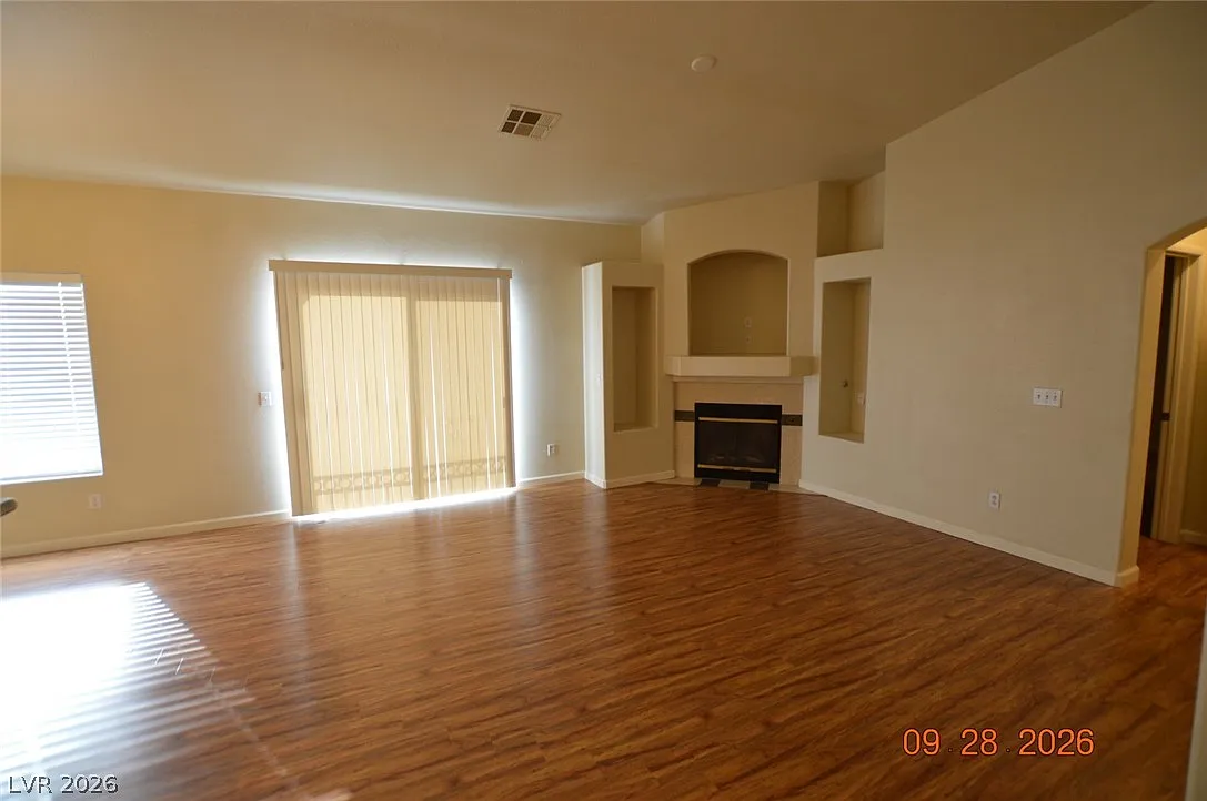 2 bed, 2.0 bath, 1212 sqft, $1,550 — Photo 2