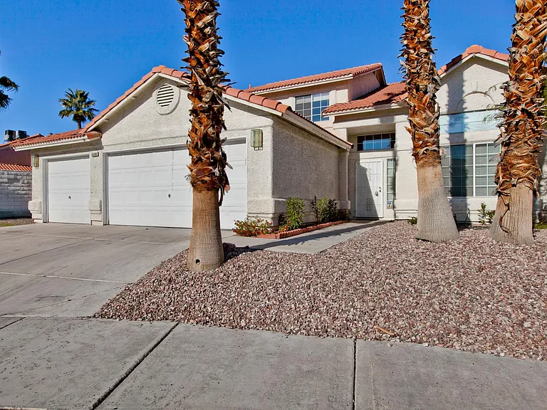 6580 Goldensun Ct — Photo 2