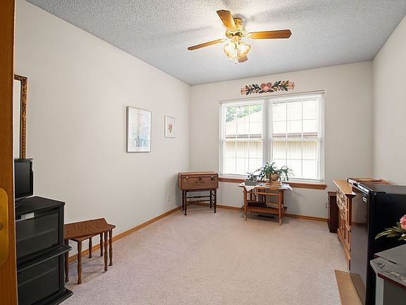 5th image of 10 Lavendon Circle Dr