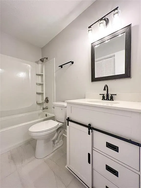 3 bed, 2.5 bath, 1604 sqft, $2,200 — Photo 4