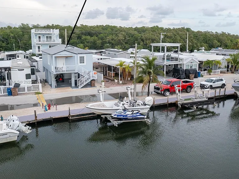 325 Calusa St — Photo 15