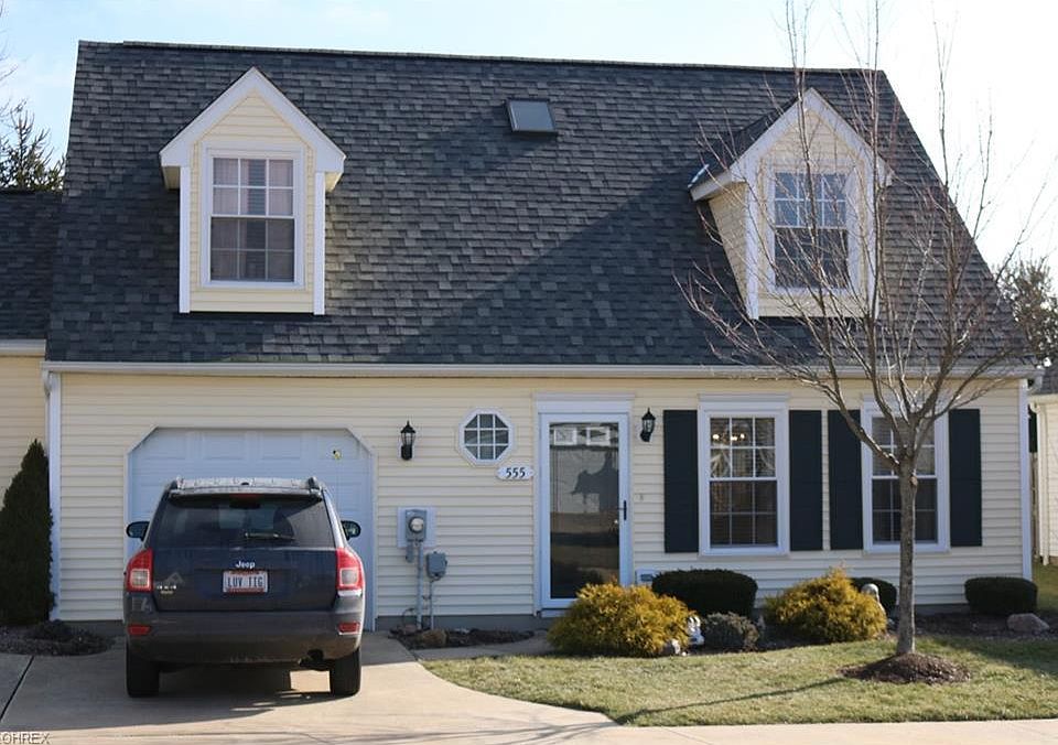 1st image of 555 Parkside Ln