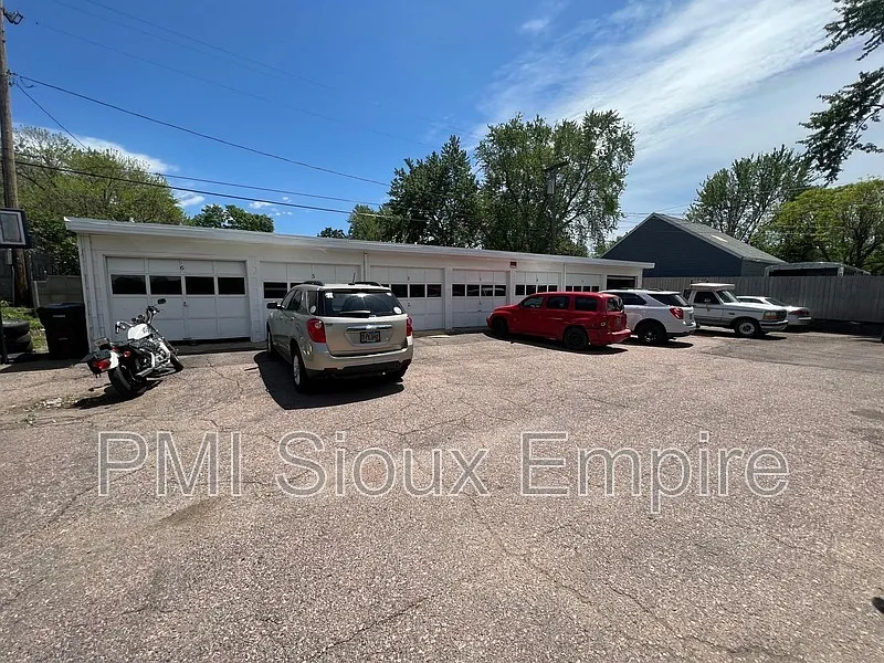 1 bed, 1.0 bath, 800 sqft, $775 — Photo 2