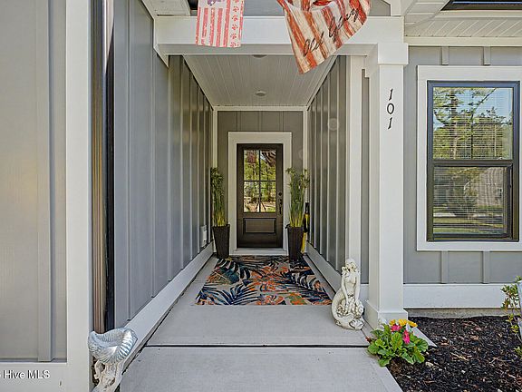 3rd image of 101 Northeast Drive NW