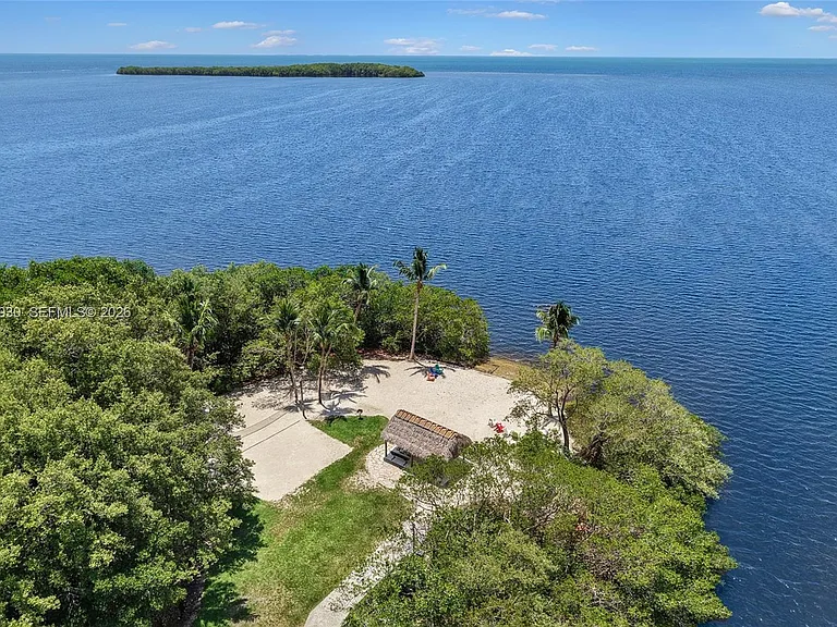 6226 Paradise Point Dr — Photo 8