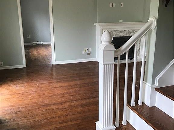 5th image of 290 Aurora St