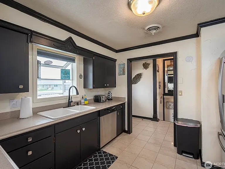 634 N Crestview Dr — Photo 5