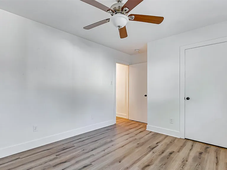 21892 Silver Oak Ct — Photo 38