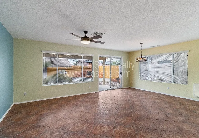1502 E Maldonado Dr — Photo 2